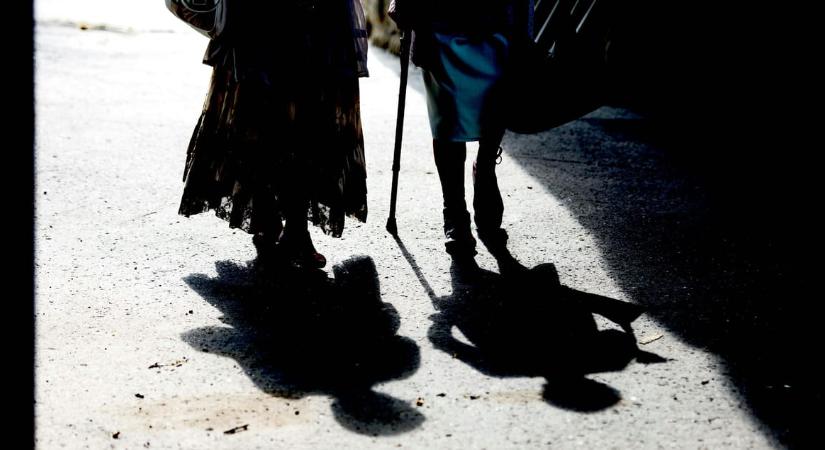 Fizetéseket követő nyugdíjemelés, ingyen ATM-használat, olcsó csomagolású gyógyszer – összeírták a nyugdíjasok a kéréseiket