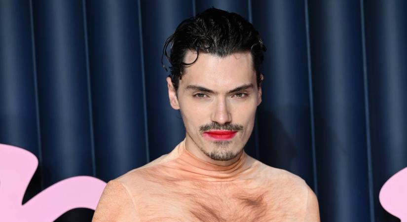 Pöcsruhában jelent meg a vörösszőnyegen egy influenszer