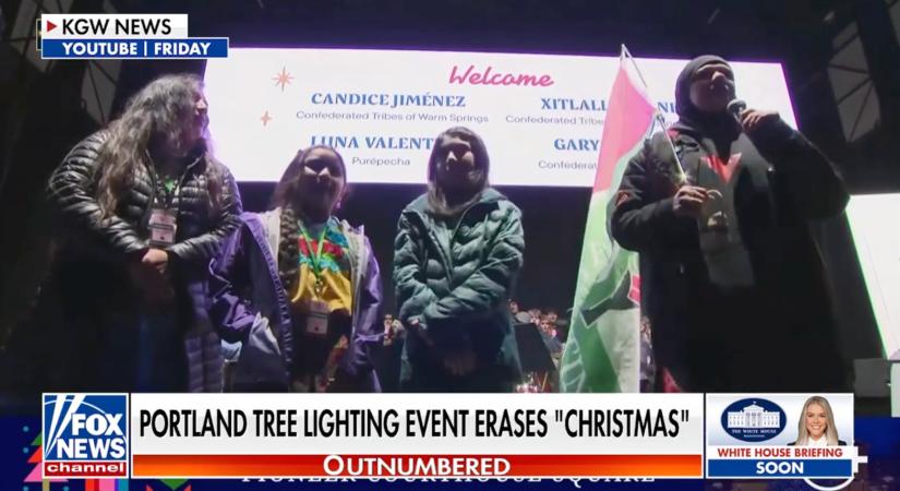 Karácsonyfa palesztin zászlókkal és karácsony nélkül