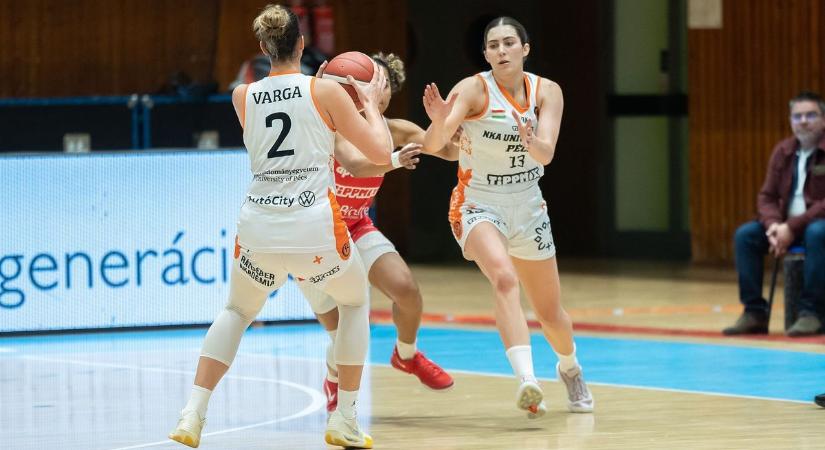 Újabb csúcsrangadó jön, de menetelnének tovább a pécsi a lányok