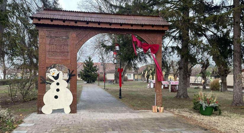 Ladánybene már ünnepi csodavilágban ragyog, csodálatos meglepetésekkel készülnek – fotók