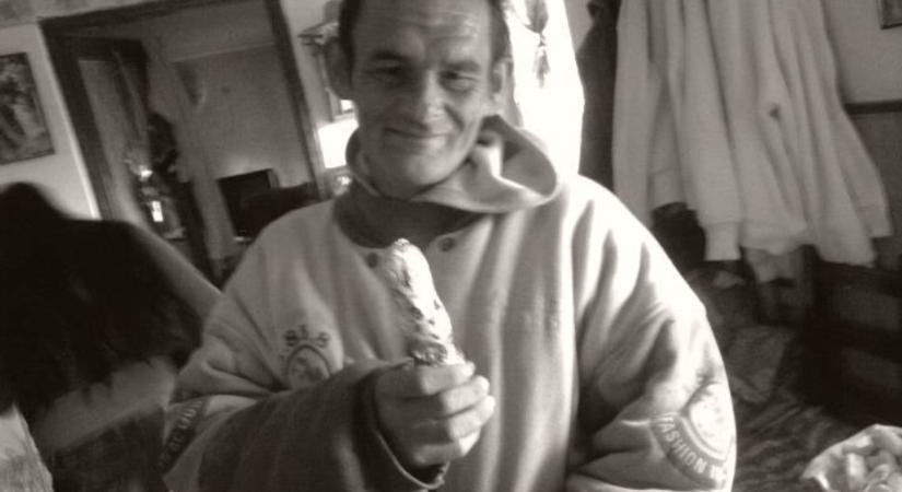 Piacos Tibike már csak az égi utcákon triciklizik…