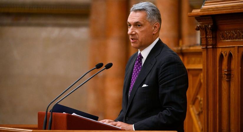 Autópálya-matrica 2026: váratlan bejelentést tett a kormány, nagy kedvezményeket vezet be a magyaroknak – ők tudják majd igénybe venni