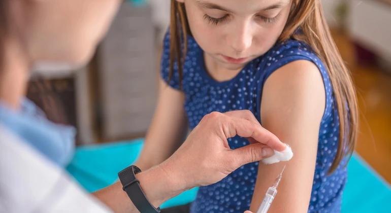 Az FDA szerint a Covid–19 elleni vakcina 10 gyermek haláláért felelős