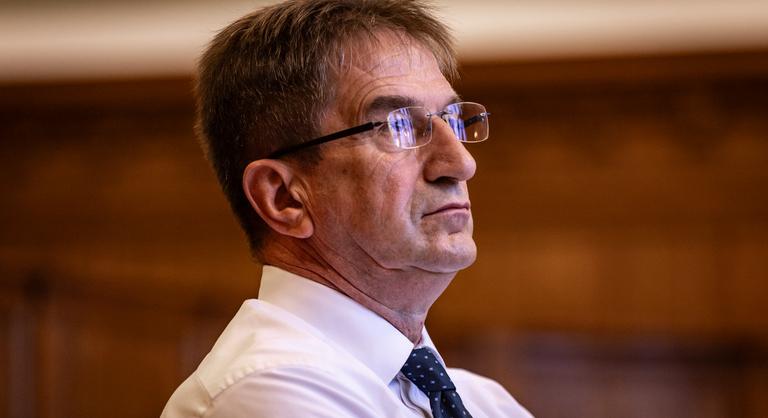 Völner Pál újra praktizálhat ügyvédként, hiába másodrendű vádlottja az egyik legnagyobb korrupciós pernek