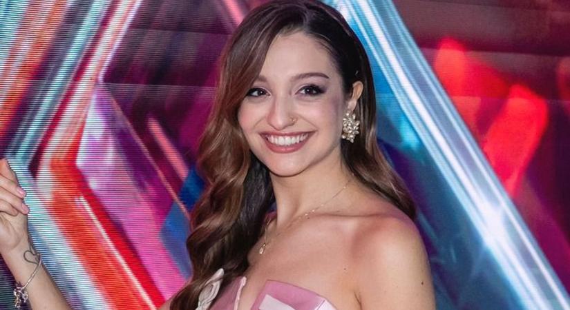 Ez az igazi Sztárban Sztár: rajongói is alig ismerik fel az énekesnőt új külsejével