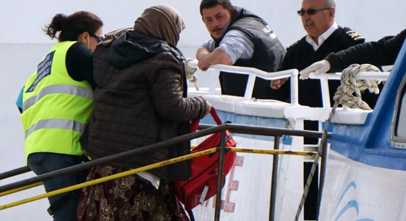 Csak a kiutasított migránsok visszafogadásában együttműködőknek adna kereskedelmi előnyöket az EU
