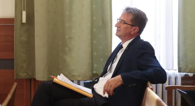 Újra ügyvédkedhet a korrupcióval vádolt Völner Pál