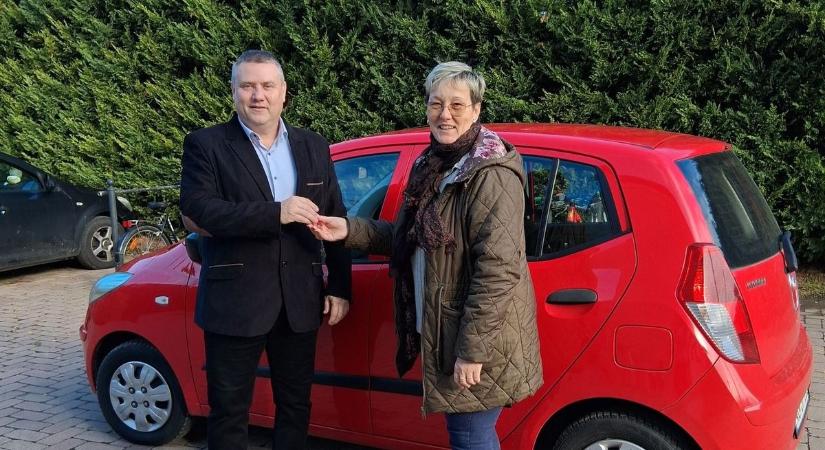 Autót kaptak az önkormányzattól a szociális dolgozók