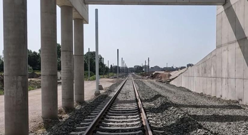 Lázár: Február 20-án adhatják át a Budapest-Belgrád vasútvonalat