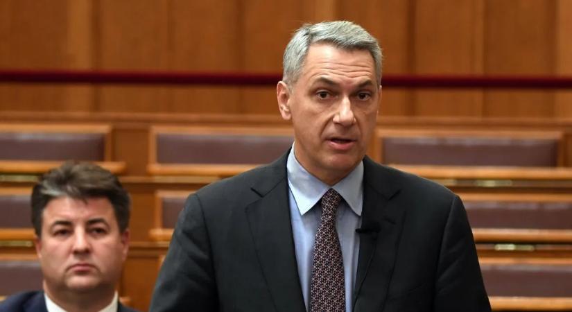 Lázár János nagyívű közlekedési tervekről számolt be