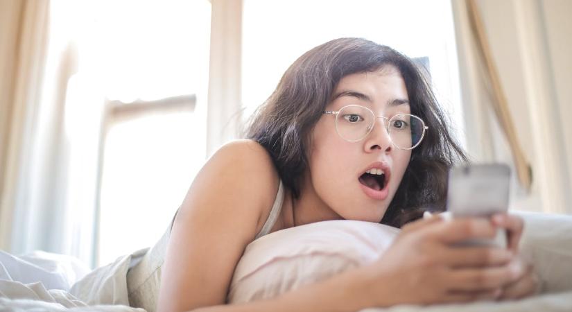 Ha van ilyen régi mobiltelefonja a fiókban, most egy vagyont érhet