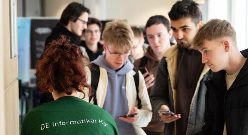 Érdekel az infó? Itt a kiváló alkalom, hogy jobban megismerd a Debreceni Egyetem ehhez kapcsolódó karát!