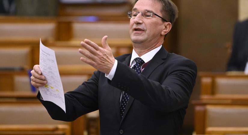 Ismét praktizálhat Völner Pál - hitoktató, önkormányzat és vállalkozók is hiányolják szaktudását