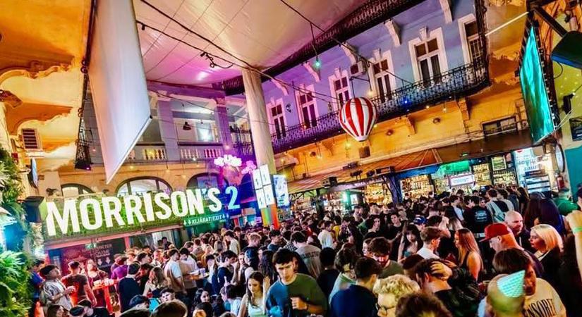 Emberöléssel vádolják a férfit, aki halálra vert egy fiatalt a budapesti éjszakában