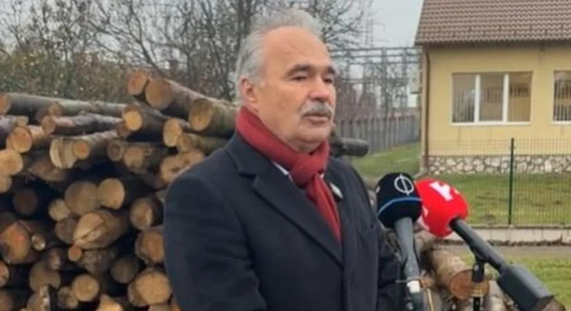 Nagy István: Kétszázezer családnak segít a szociális tűzifa program