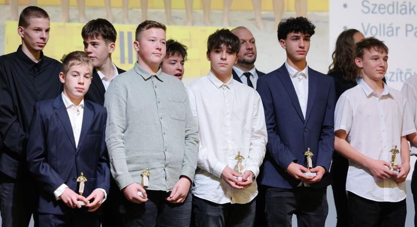 Több tucat egri diáksportolót köszöntöttek a megye legjobbjai között