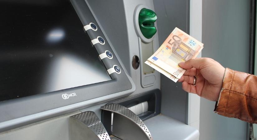Újabb országban foglalták alkotmányba a készpénzhasználat jogát