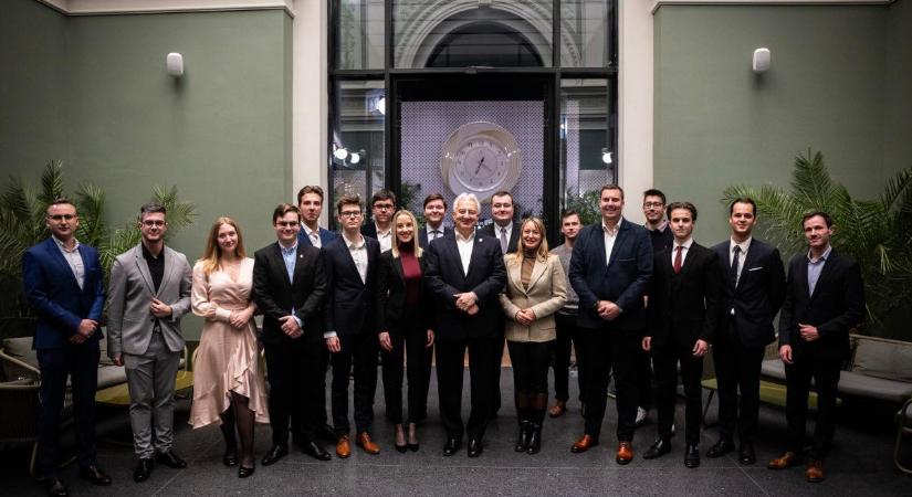 Ifjúsági Kereszténydemokrata Szövetség: Adjunk együtt, hogy szebbé tegyük a nélkülözésben élők ünnepét!