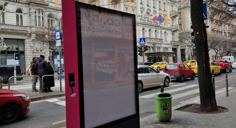 Soproni Tamás úgy érzi, szemberöhögte a Telekom a Terézvárost, amikor a Nagykörúton reklámtáblákra cserélte le a lerohadt telefonfülkéket