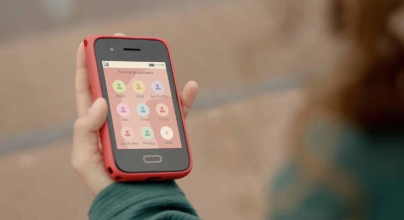 XploraOne néven gyerekbarát hibrid telefont mutatott be az HMD