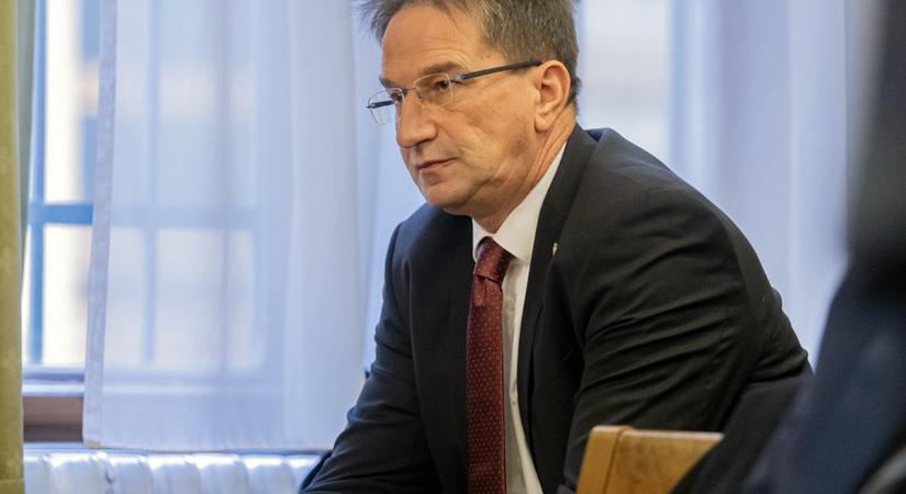 Meglepő fordulat: újra praktizálhat Völner Pál