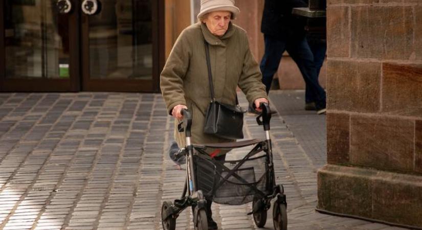 Ma mosolyogni fognak a nyugdíjasok