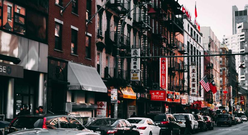 Kína elárasztja a világot a belföldön eladhatatlan benzines autóival