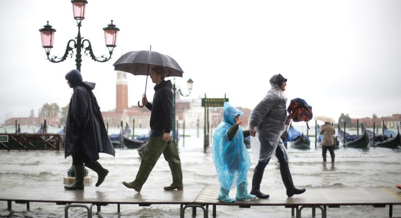 Eső zúdul az országra, egyetlen országrészt neveztek meg a legfrissebb időjárás-előrejelzésekben, ahol nyakunkba hullhat a csapadék?