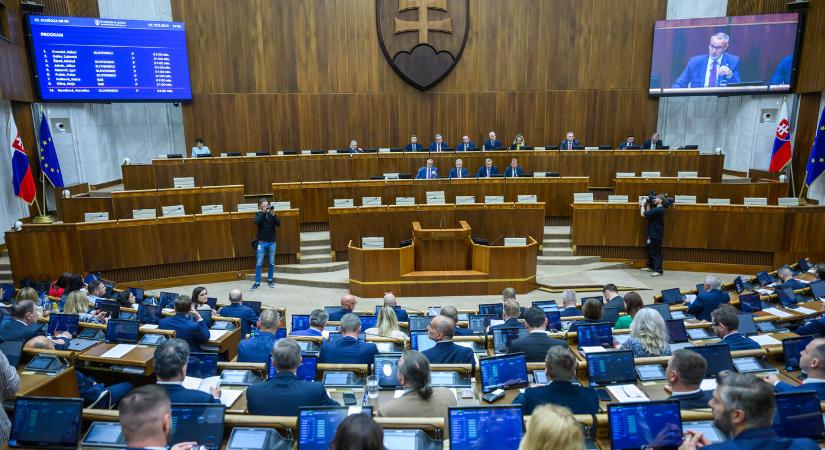 Összeül a parlamentben a koalíciós tanács