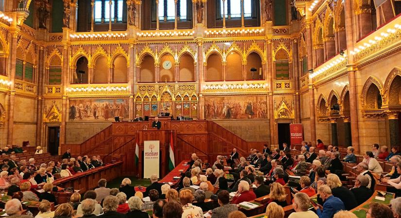 A nyugdíjasok átfogó változásokat követelnek: átadták a pártoknak a javaslataikat