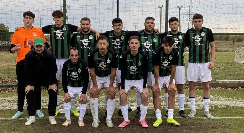 Az Apostag győzött Uszódon, így a Szakmár telel az élen