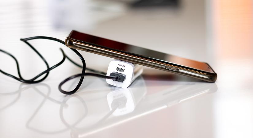 Még most tegyen el belőlük – kivonják a forgalomból ezeket a töltőket