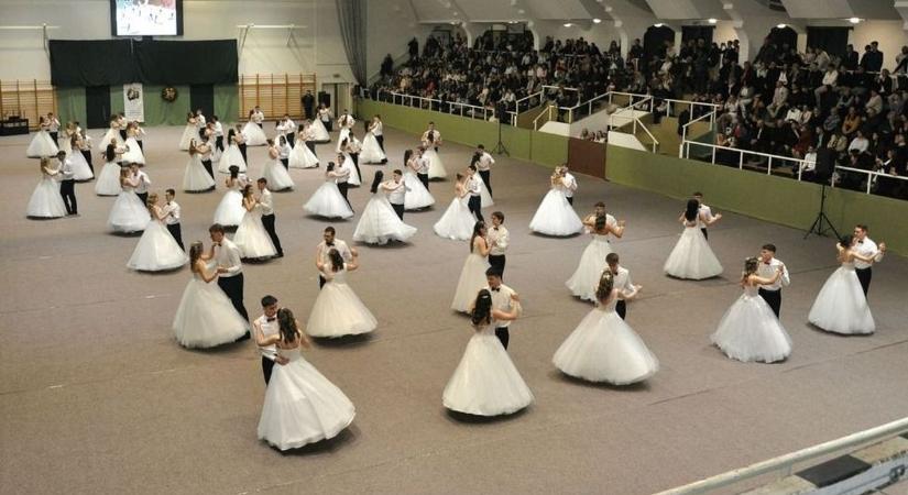 Lenyűgöző szalagavatót tartottak Nagyatádon – fotó, videó