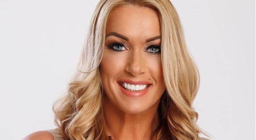 Magadon hordhatod a meztelen Molnár Anikót – FOTÓK