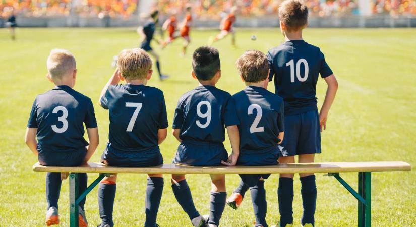 Amikor a szurkoló szülő kivetkőzik magából – főleg a játékvezetőket "találják meg"...