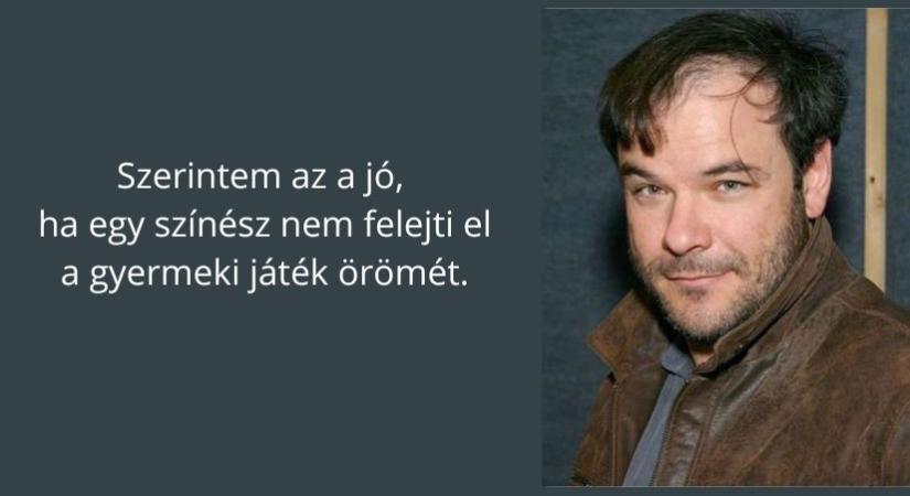 „Szerintem az a jó, ha egy színész nem felejti el a gyermeki játék örömét.” Kálloy Molnár Pétertől búcsúzunk
