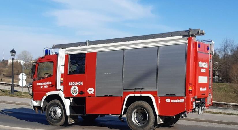 Felcsaptak a lángok a kecskeméti hulladéktelepen, több köbméternyi raklaptörmelék gyulladt ki