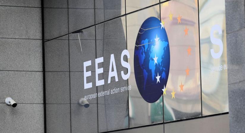 Durva: rendőrök rohanták le az EU-s diplomatakeltetőt Brüsszelben