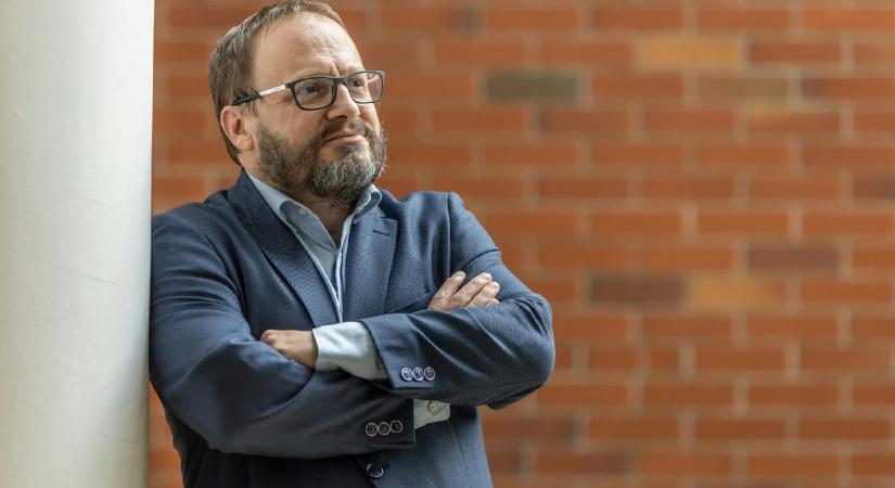 Kármán András, a Tisza szakértője: Nem csupán kamu a Tisza Pártnak tulajdonított program, amatőr hibákkal vezették fel