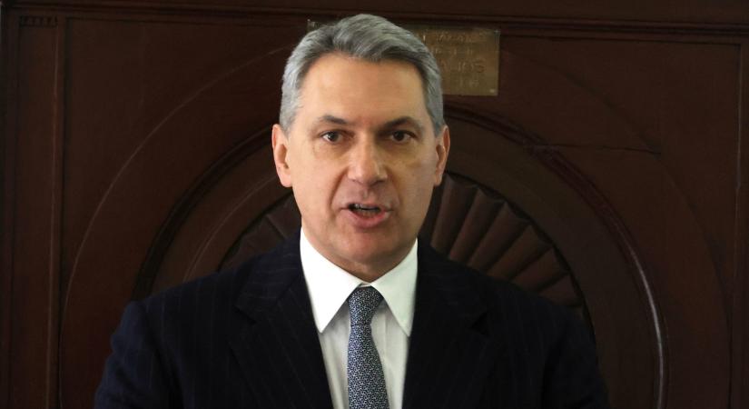 Családi sztrádamatrica, Budapest-Belgrád – Fajsúlyos bejelentésekkel állt elő Lázár János