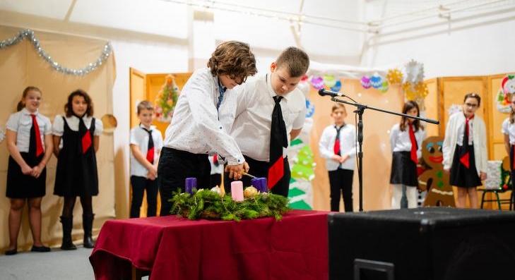 Adventi forgatag Rózsaszentmártonban 