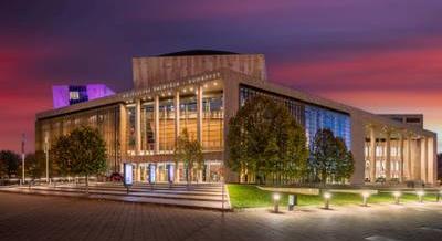 Hazai és külföldi sztárok, izgalmas stratégiai társasjáték, személyre szabható meglepetések – Ajándékozz Müpa-élményt!