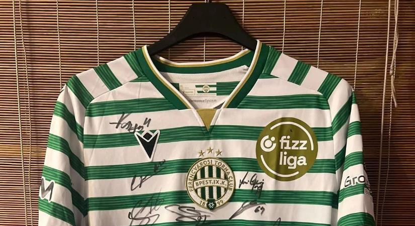 Rekordösszegért kelhet el Szalai Gábor Fradi-meze: ennyinél tart a licit a kecskeméti családok javára