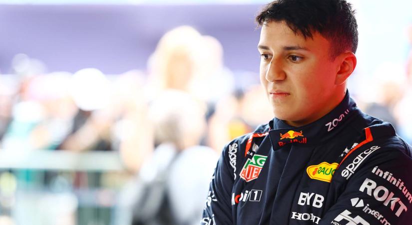 Hivatalos: Hadjar lesz Verstappen csapattársa a Red Bullnál!