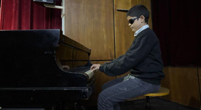 Sokszínű és meghitt műsorral ünnepelték a fogyatékkal élők világnapját Sárbogárdon!