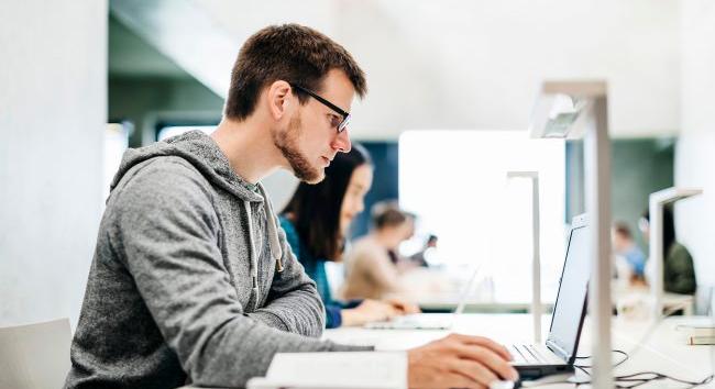 A veteránok és elesett hősök gyermekeinek a kormány teljesen megtéríti az oktatási költségeket