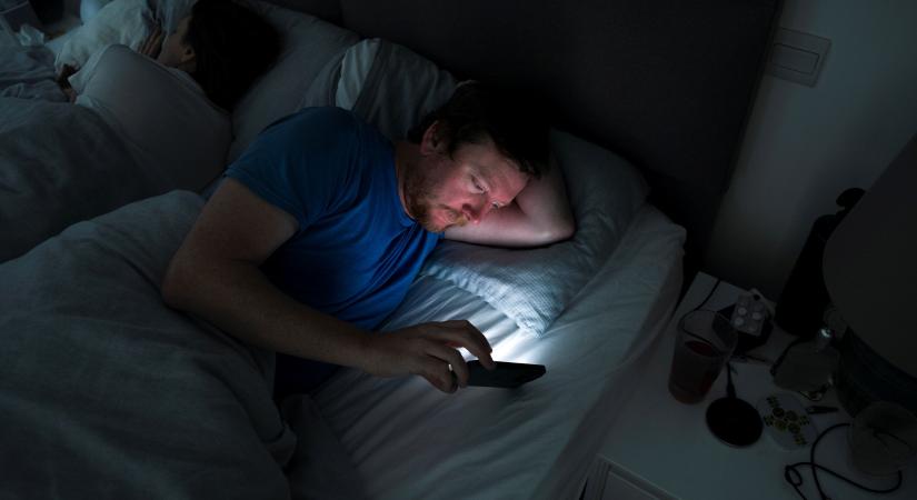 Ezért kelünk fel hajnali 3-kor – Tényleg két részletben kellene aludnunk?