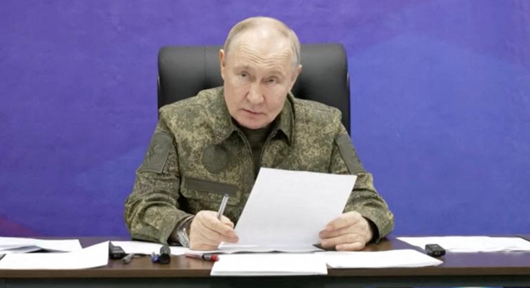 A háború kulcsfontosságú pillanatában tett diadalmas bejelentést Vlagyimir Putyin