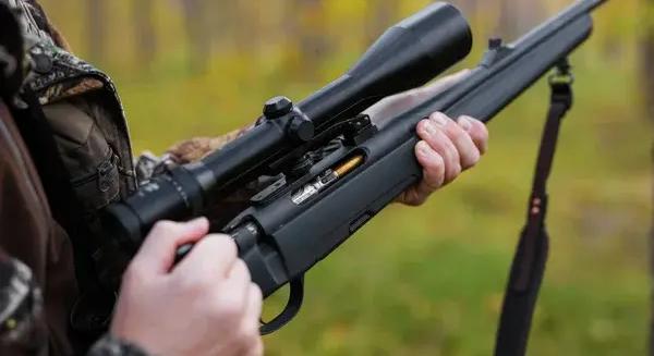 Túrázóra lőtt a gondatlan vendégvadász, a félig fekvő túrázó bal lábát találta el